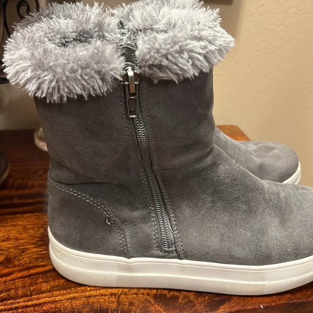 Mia Womens Merion Gray Faux Suede Boots in Size 7.5, EUC